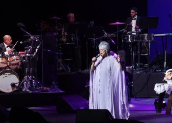 Lucecita Benitez inolvidable en el concierto “Claro y Musical”