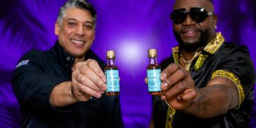 David Ortiz y Arajet se unen para llevar Ron Ozama a todos los vuelos de la aerolínea