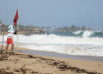 Amplio operativo de seguridad costera ante amenaza de marejadas y corrientes peligrosas 