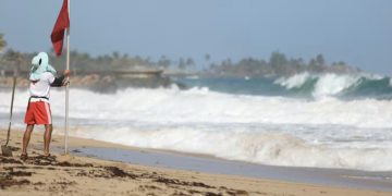Amplio operativo de seguridad costera ante amenaza de marejadas y corrientes peligrosas 
