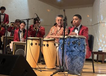 El “Príncipe de la Salsa” compartió con estudiantes previo a su concierto en el Choliseo