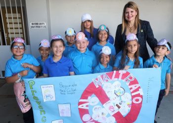 Niños de Cayey se manifiestan para educar contra el maltrato infantil