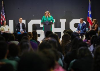 University Gardens inicia la conmemoración de su 50 aniversario con simposio sobre educación y desarrollo de Puerto Rico