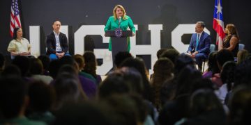 University Gardens inicia la conmemoración de su 50 aniversario con simposio sobre educación y desarrollo de Puerto Rico