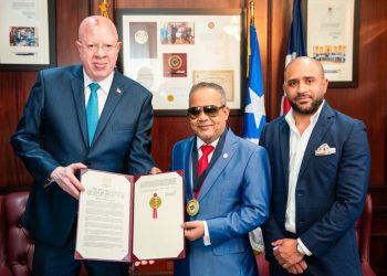 Senado  honra los 36 años de carrera artística del senador y artista dominicano Héctor Acosta “El Torito”