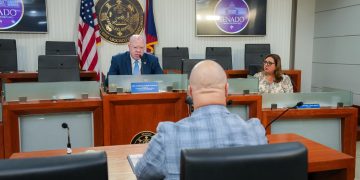 Senado examina implementación del Plan de Salud para policías retirados