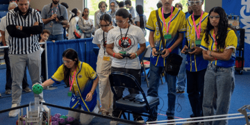 JÓVENES INGENIEROS REPRESENTARÁN A LA ISLA EN EL CAMPEONATO MUNDIAL DE ROBÓTICA EN HOUSTON