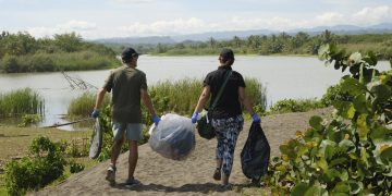 Kia se une a jornada de limpieza ambiental con Scuba Dogs Society