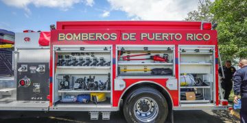 Gobernadora fortalece la capacidad de respuesta de emergencias con entrega de nuevos camiones de extinción, equipos tecnológicos y uniformes para primeros respondedores
