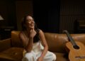 Adriana Sofía lanza su nuevo sencillo “No me dejes caer”