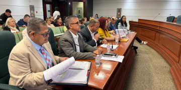 Asociación de Maestros defiende ante la Cámara proyectos de justicia salarial para el magisterio