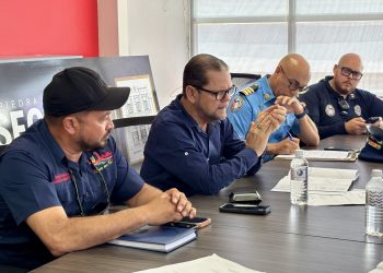 Alcalde de Quebradillas lidera reunión de seguridad para remoción de puente peatonal