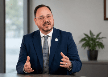 ALCPR pide que aumento de $561 millones en Medicare Advantage beneficie a proveedores y pacientes; obtiene fallo judicial en disputa con Triple-S