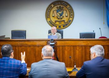 Senado continúa discusión sobre enmiendas a la Ley de la Judicatura propuestas por el presidente senatorial