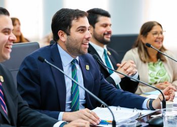Departamento de Desarrollo Económico y Comercio presenta análisis presupuestario vigente y recomendado para el AF 2026-27