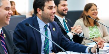 Departamento de Desarrollo Económico y Comercio presenta análisis presupuestario vigente y recomendado para el AF 2026-27