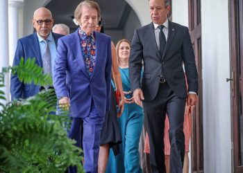 San Juan recibe hoy al ícono de la música en español Raphael en ceremonia especial en la Casa Alcaldía