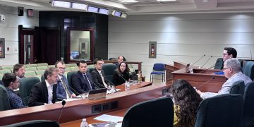 Cámara evalúa proyecto para diversificar fuentes de energía en la isla
