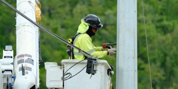 LUMA inicia proyecto clave de modernización de alimentador en Utuado