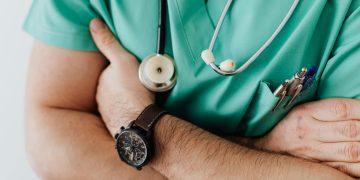 MMM y el MSO anuncian programa de alivio económico para futuros médicos de Puerto Rico