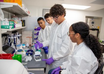 Estudiantes y educadores STEM vivirán experiencia inmersiva en la industria biofarmacéutica en Puerto Rico este Verano   
