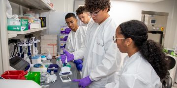 Estudiantes y educadores STEM vivirán experiencia inmersiva en la industria biofarmacéutica en Puerto Rico este Verano   