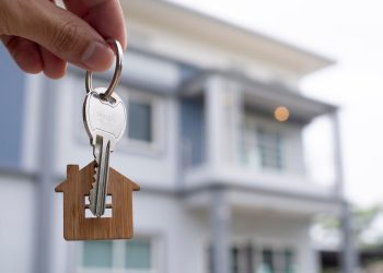 Orientan en Ciales sobre ayudas para la compra de una casa