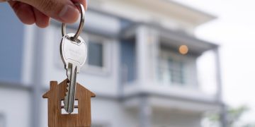 Orientan en Ciales sobre ayudas para la compra de una casa