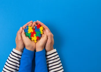 Proteger la salud mental de los cuidadores es clave en el acompañamiento del autismo