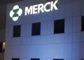 Merck ilumina su edificio de color azul en apoyo al Día de Concienciación de la Hipertensión Pulmonar
