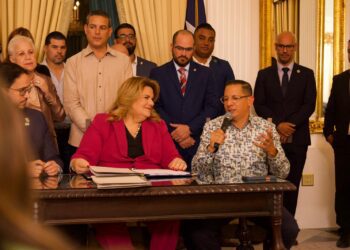 Alcalde de Toa Alta firma asignación de $1.75 millones para rehabilitar la PR-165