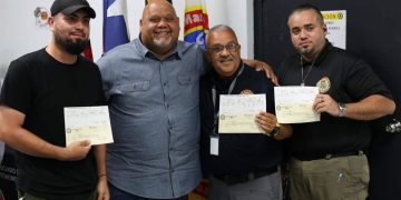 Empleados de Emergencias Médicas y OMME de Guayama reciben incentivo económico