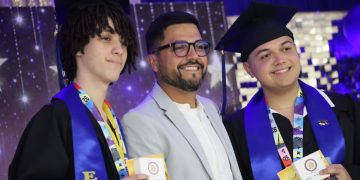 Reconocen a graduandos Cialeños