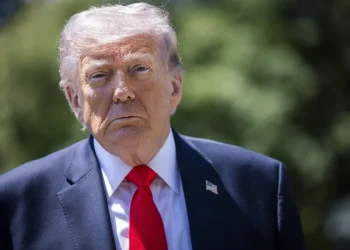 Trump aumenta presión sobre Irán mientras se negocia posible acuerdo para detener la guerra