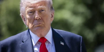 Trump aumenta presión sobre Irán mientras se negocia posible acuerdo para detener la guerra