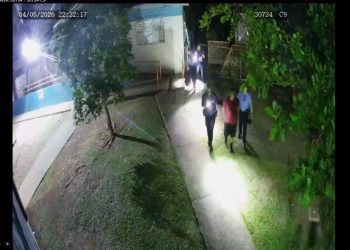 Arrestan a dos individuos por escalamiento en escuela de Juncos