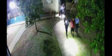 Arrestan a dos individuos por escalamiento en escuela de Juncos