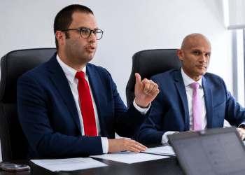 Ferrer destaca rechazo del ámbito académico y económico a medida que pretende dejar el salario mínimo en manos de los políticos