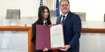 Reconocen a estudiantes puertorriqueños destacados en competencia académica internacional en Londres