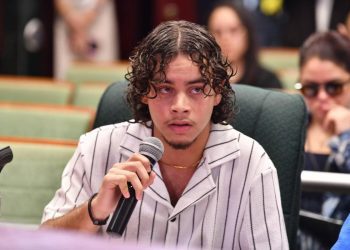 Padres jóvenes exponen ante la legislatura obstáculos legales para reconocer y atender a sus hijos