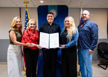 Vivienda y Automeca Technical College impulsan la resiliencia energética con préstamo de $214 mil para sistemas de energía