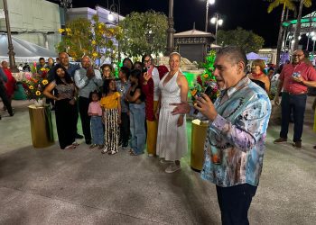 Concurrido y emotivo homenaje a las madres y padres y riograndeños por su destacada labor en las comunidades   