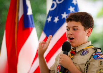 CONMEMORAN EL DÍA DE LA BANDERA Y EL ANIVERSARIO DEL EJÉRCITO DE LOS ESTADOS UNIDOS