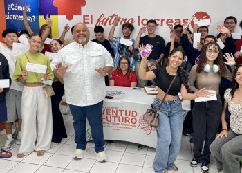 Estudiantes graduandos de cuarto año de Guayama se benefician con incentivo