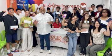 Estudiantes graduandos de cuarto año de Guayama se benefician con incentivo