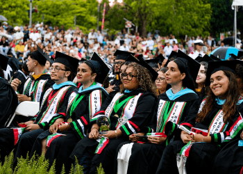 UPR Cayey gradúa a 311 estudiantes y entrega por primera vez la Medalla de la Rectora