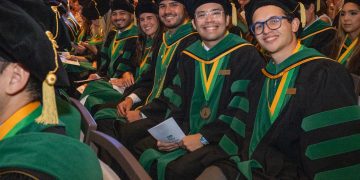 Escuela de Medicina del Recinto de Ciencias Médicas de la UPR graduó 134 especialistas y subespecialistas en 35 programas y juramentó a 96 nuevos médicos y seis científicos