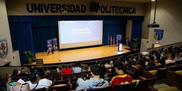DDEC y Universidad Politécnica celebran logros de estudiantes de “Potencia tu Futuro”
