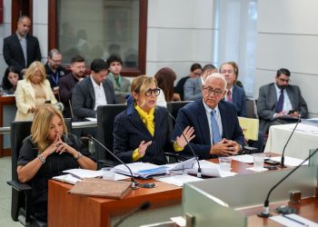 Comisión pasa revista sobre medida para atender protecciones a deudores frente a prácticas especulativas