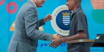 Municipio de Cataño entrega bonificación especial de $600 a 726 empleados como resultado de la disciplina fiscal alcanzada